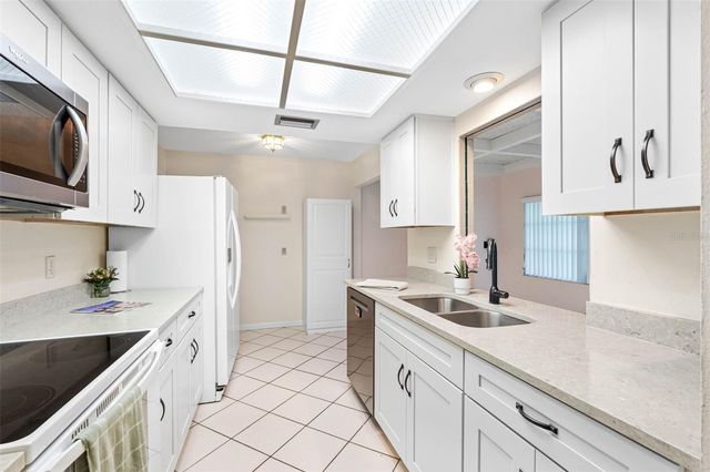 12200 VONN ROAD 6B, Largo, FL 33774