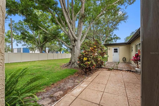 12200 VONN ROAD 6B, Largo, FL 33774