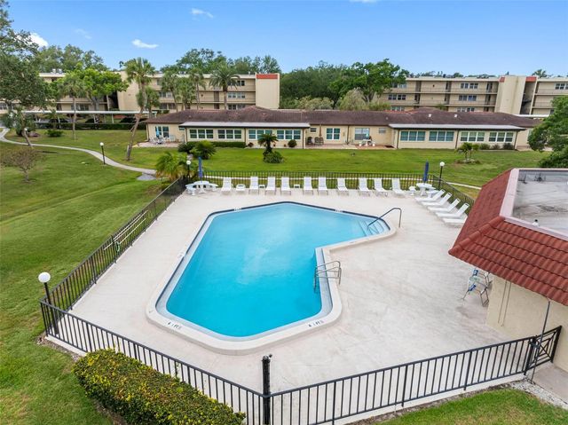 12200 VONN ROAD 6B, Largo, FL 33774