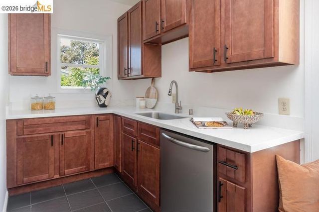 852 46Th St, Oakland, CA 94608