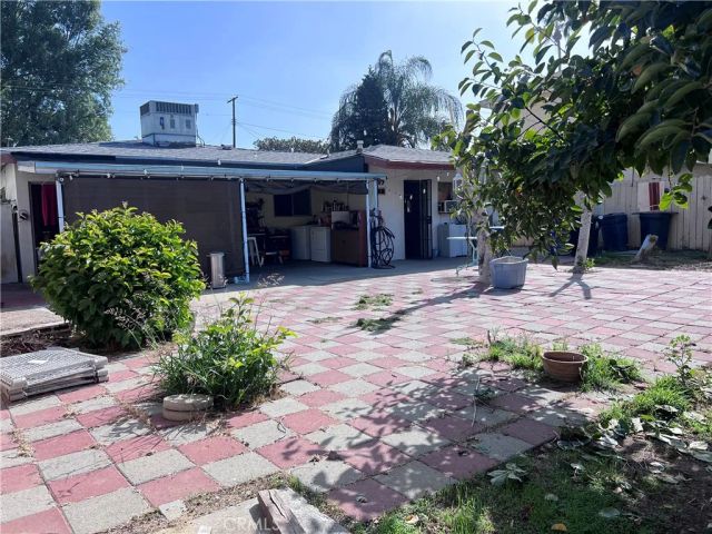 7455 Garden Grove, Reseda, CA 91335