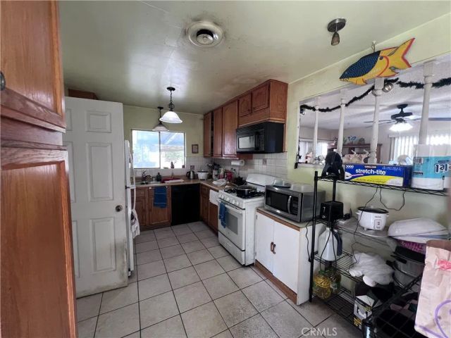 7455 Garden Grove, Reseda, CA 91335