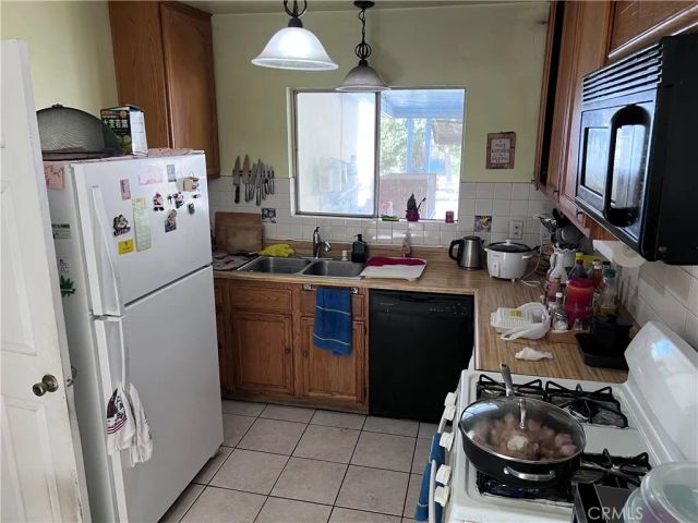 7455 Garden Grove, Reseda, CA 91335