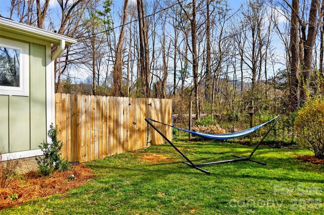 216 Vance Avenue, Black Mountain, NC 28711