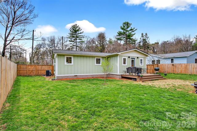 216 Vance Avenue, Black Mountain, NC 28711