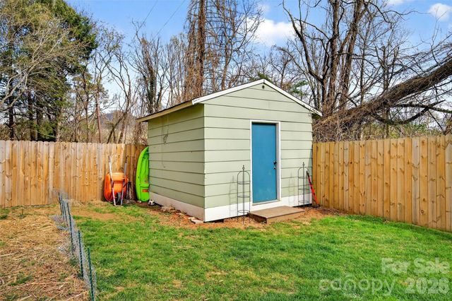 216 Vance Avenue, Black Mountain, NC 28711