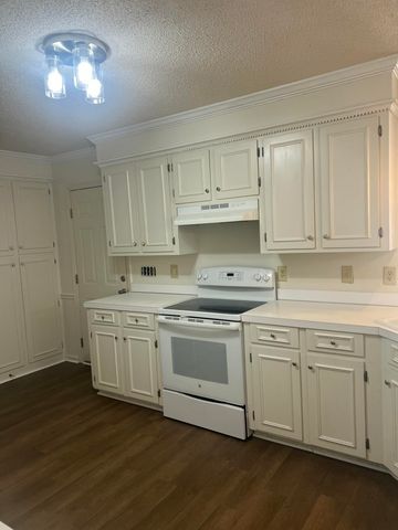 1995 Essex Drive, Sumter, SC 29154