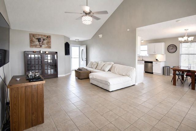 2731 Avenue D, Dickinson, TX 77539