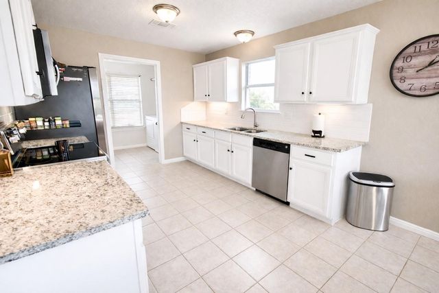 2731 Avenue D, Dickinson, TX 77539