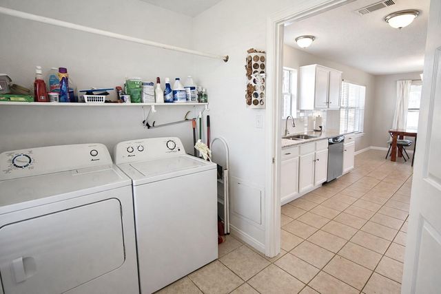 2731 Avenue D, Dickinson, TX 77539