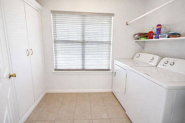 2731 Avenue D, Dickinson, TX 77539
