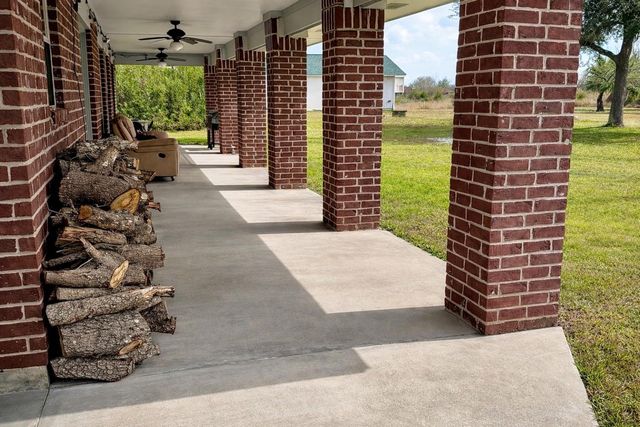 2731 Avenue D, Dickinson, TX 77539