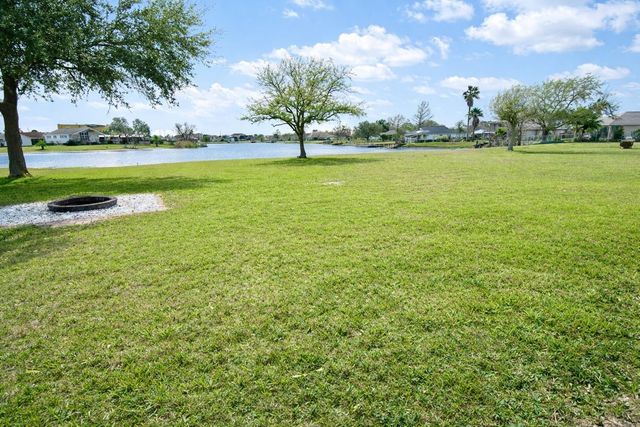 2731 Avenue D, Dickinson, TX 77539