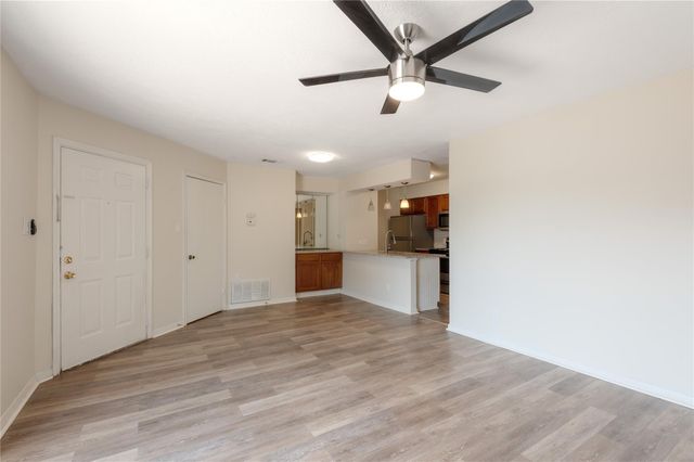 2402 Sycamore Avenue D6, Huntsville, TX 77340