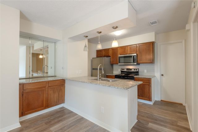 2402 Sycamore Avenue D6, Huntsville, TX 77340