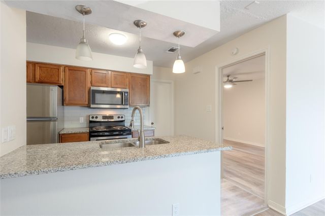 2402 Sycamore Avenue D6, Huntsville, TX 77340