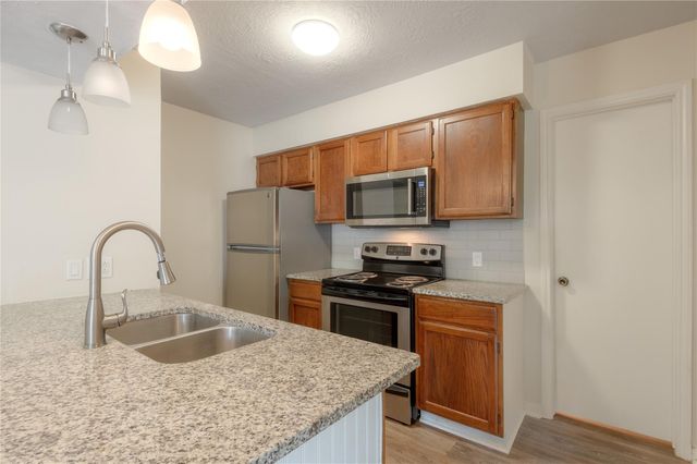 2402 Sycamore Avenue D6, Huntsville, TX 77340