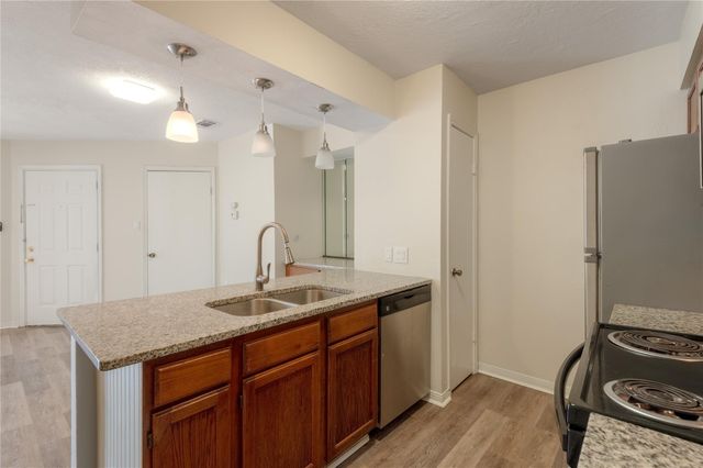 2402 Sycamore Avenue D6, Huntsville, TX 77340