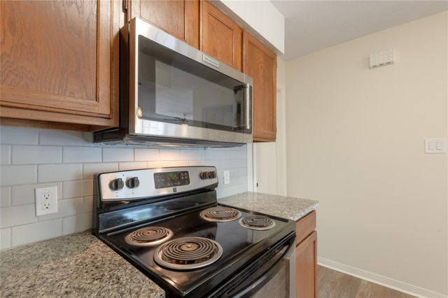 2402 Sycamore Avenue D6, Huntsville, TX 77340