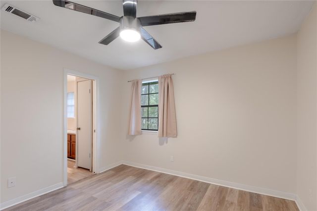 2402 Sycamore Avenue D6, Huntsville, TX 77340