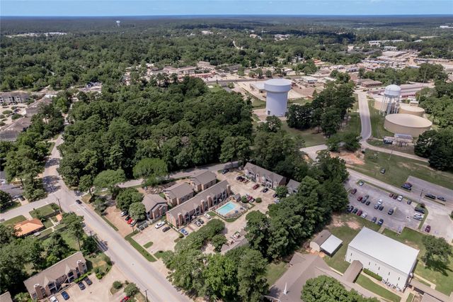2402 Sycamore Avenue D6, Huntsville, TX 77340