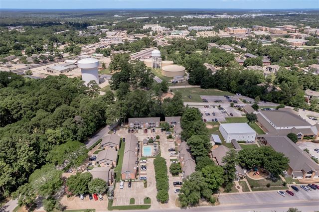 2402 Sycamore Avenue D6, Huntsville, TX 77340