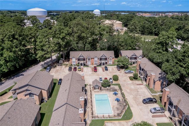 2402 Sycamore Avenue D6, Huntsville, TX 77340