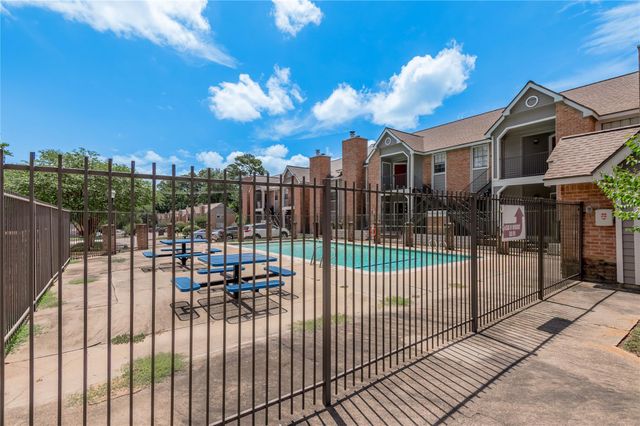 2402 Sycamore Avenue D6, Huntsville, TX 77340