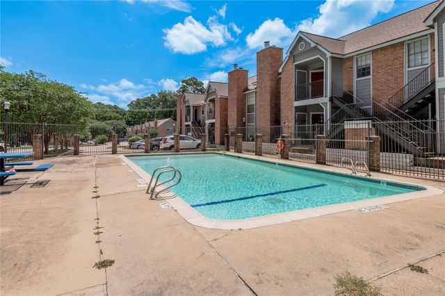 2402 Sycamore Avenue D6, Huntsville, TX 77340
