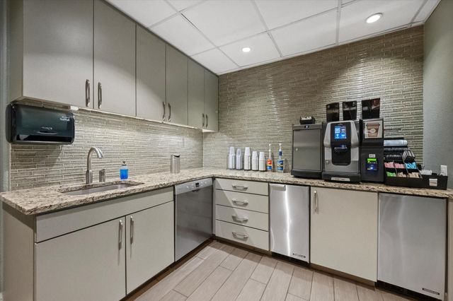 330 E Las Colinas Boulevard E 240, Irving, TX 75039
