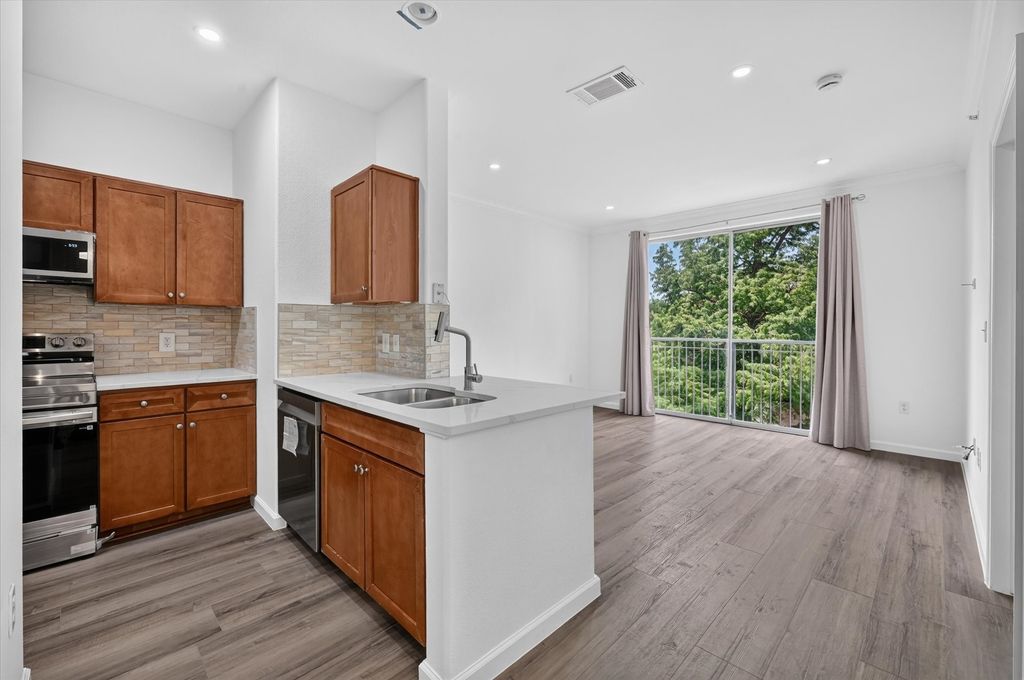 330 E Las Colinas Boulevard E 240, Irving, TX 75039