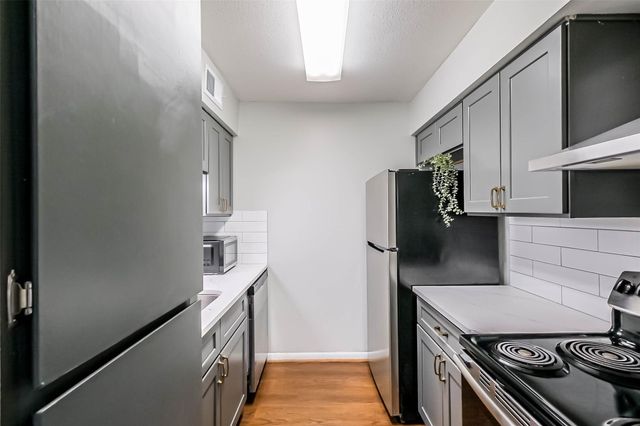 7575 Katy Freeway 101, Houston, TX 77024