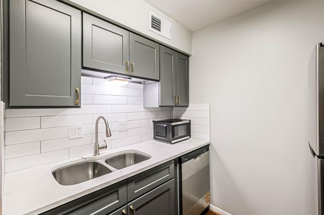 7575 Katy Freeway 101, Houston, TX 77024