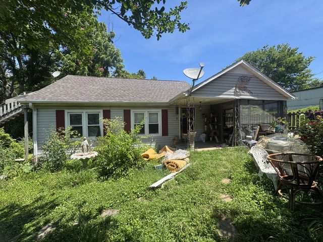123 W School St, Linden, TN 37096