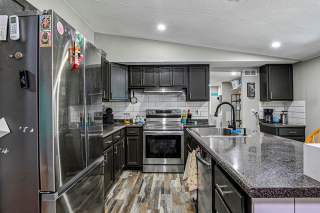 128 Gunnison Court, Azle, TX 76020