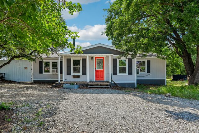 128 Gunnison Court, Azle, TX 76020
