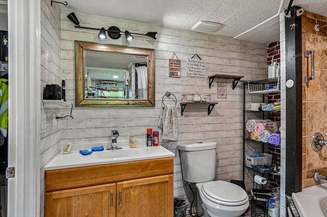 128 Gunnison Court, Azle, TX 76020