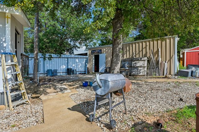 128 Gunnison Court, Azle, TX 76020