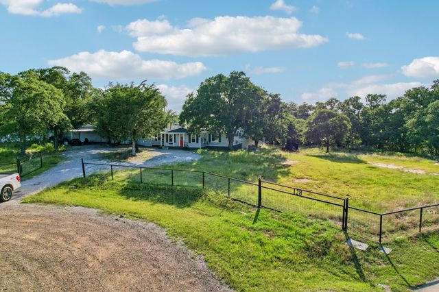 128 Gunnison Court, Azle, TX 76020