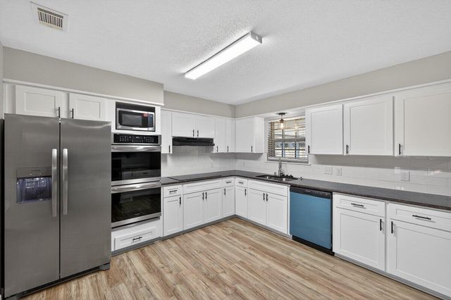 606 NE Merioneth Drive, Fort Walton Beach, FL 32547