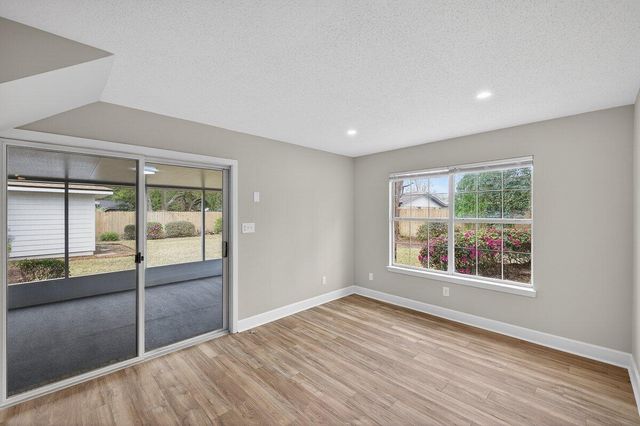 606 NE Merioneth Drive, Fort Walton Beach, FL 32547