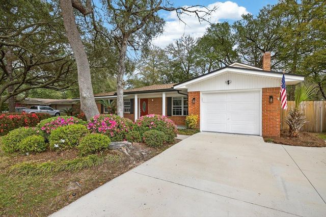 606 NE Merioneth Drive, Fort Walton Beach, FL 32547