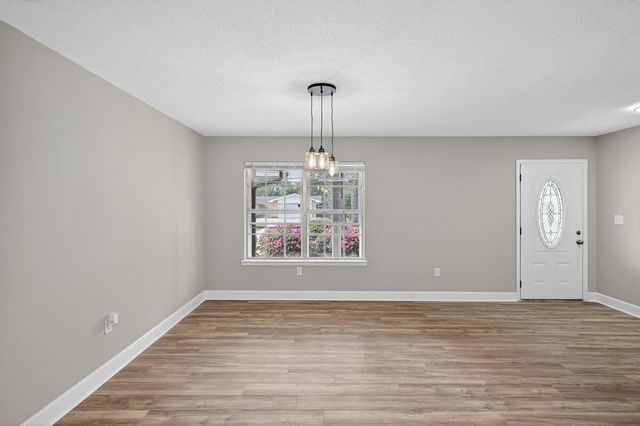 606 NE Merioneth Drive, Fort Walton Beach, FL 32547