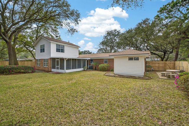 606 NE Merioneth Drive, Fort Walton Beach, FL 32547
