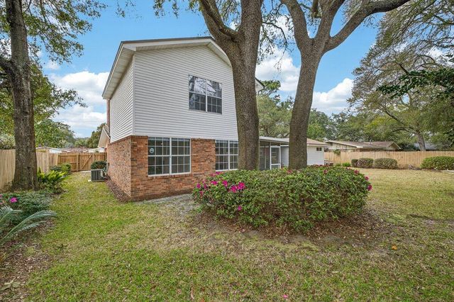 606 NE Merioneth Drive, Fort Walton Beach, FL 32547