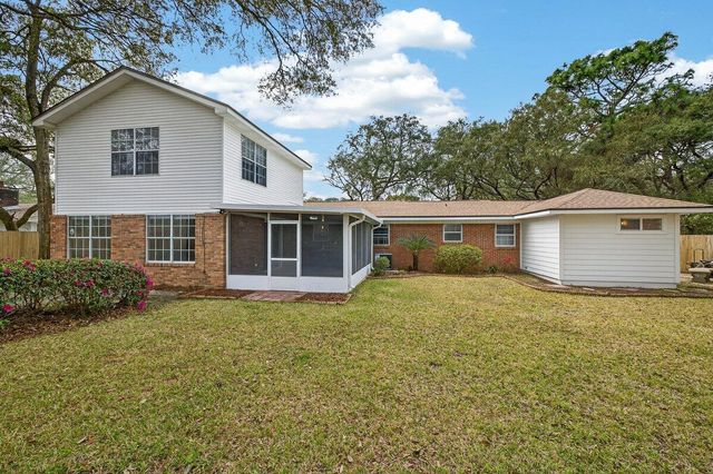 606 NE Merioneth Drive, Fort Walton Beach, FL 32547