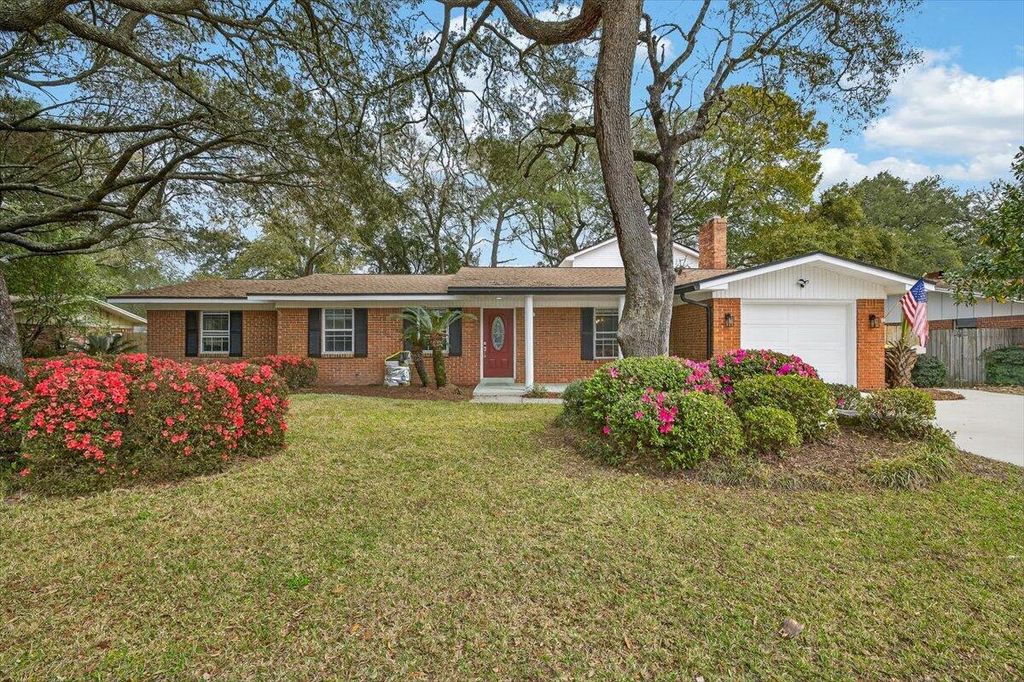 606 NE Merioneth Drive, Fort Walton Beach, FL 32547