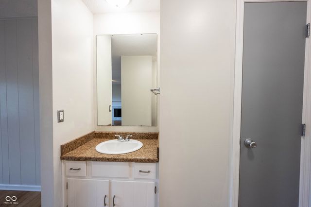 7621 Vintage Court, Lawrence, IN 46226