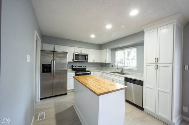 7621 Vintage Court, Lawrence, IN 46226