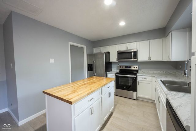 7621 Vintage Court, Lawrence, IN 46226